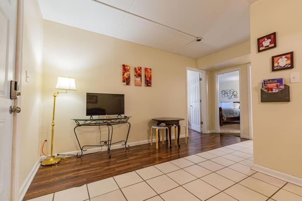 2-Bed, 1-Bath Apartment Near I-24, Great Location ชัททานูกา ภายนอก รูปภาพ