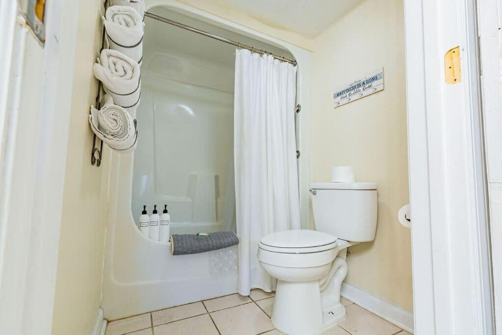 2-Bed, 1-Bath Apartment Near I-24, Great Location ชัททานูกา ภายนอก รูปภาพ